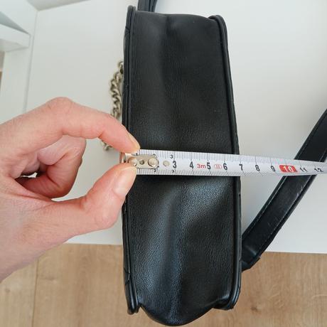 Čierna malá crossbody kabelka guess, guess