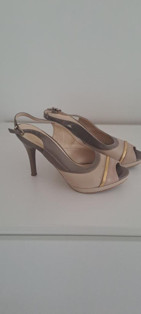 Béžové sandále., 38