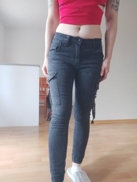 Čierne nohavice., 26