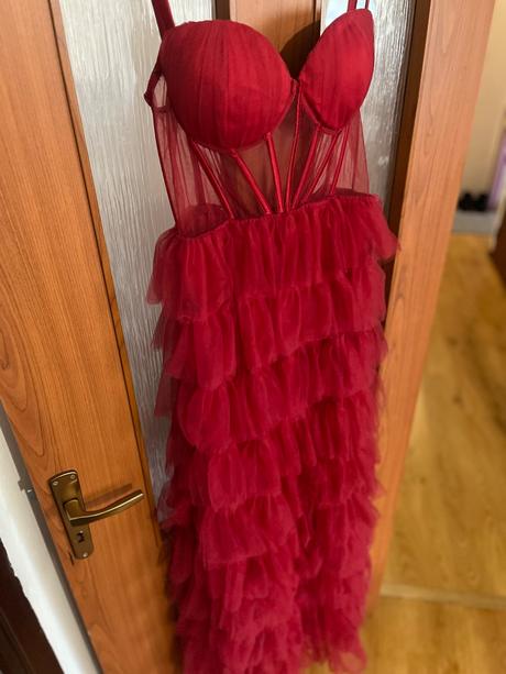 Červene korzetove saty, m