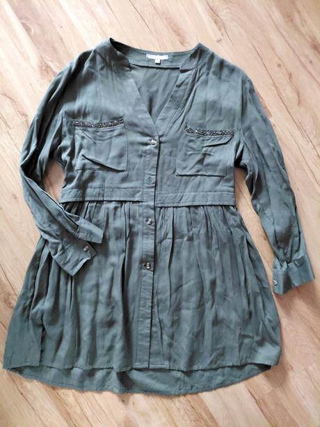 Šaty s ozdobou na vreckách, 36