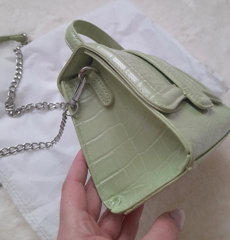 Malá kabelka dee zee, 