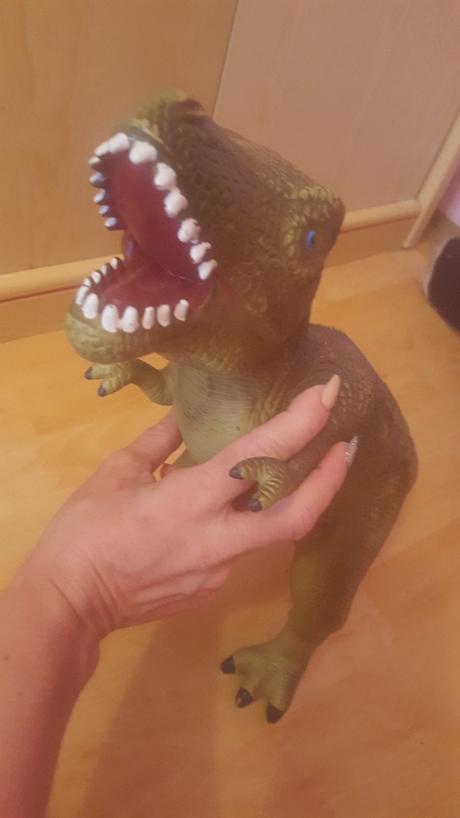 Velikánsky megadinosaurus 43 cm, 