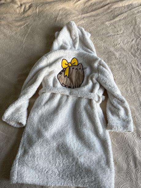 Biely župan s kapucňou pusheen, reserved,134