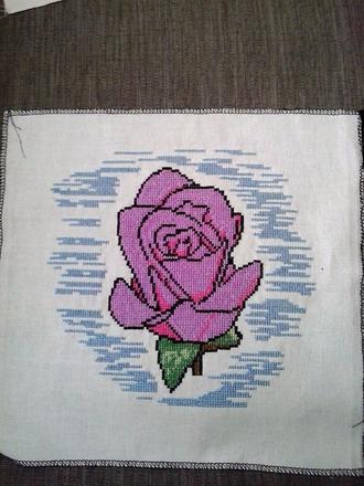 Vyšívaný obrázok ruža,