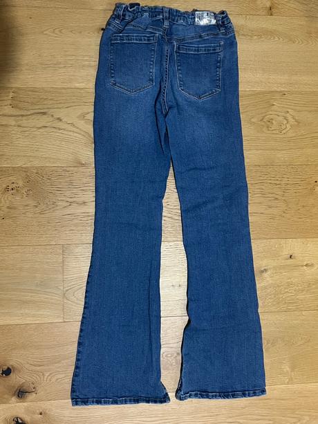 Dievcenske elasticke rifle, 152