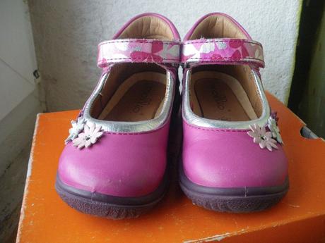 Nadherné celokožené topánočky, 23