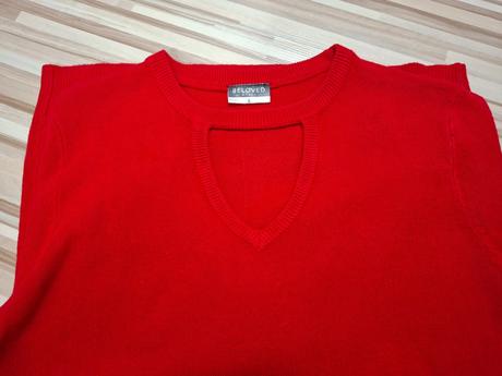 Červený svetrík, s