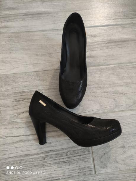 Čierne lodičky, 37