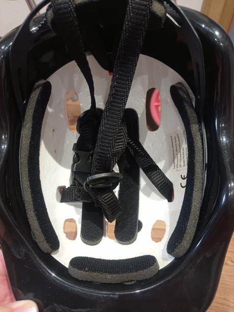 Odrazadlo a prilba s menom hanka, 