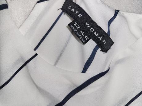 Top s modrými prúžkami, gate,42