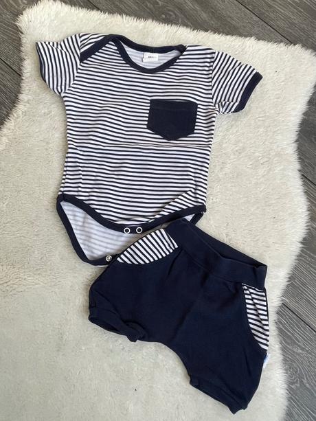 Body s kratkymi nohavicami, 74