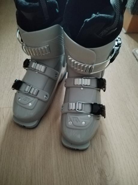 Lyžiarky, tecnica,37