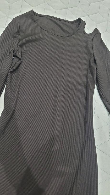 Čierne dievčenské šaty, 146