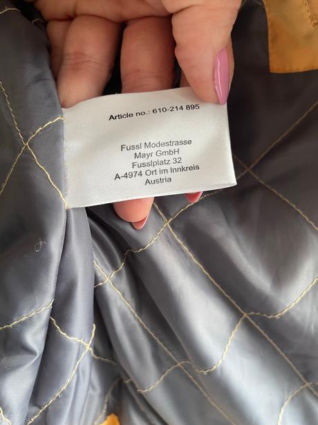 Horčicový kabát, 34