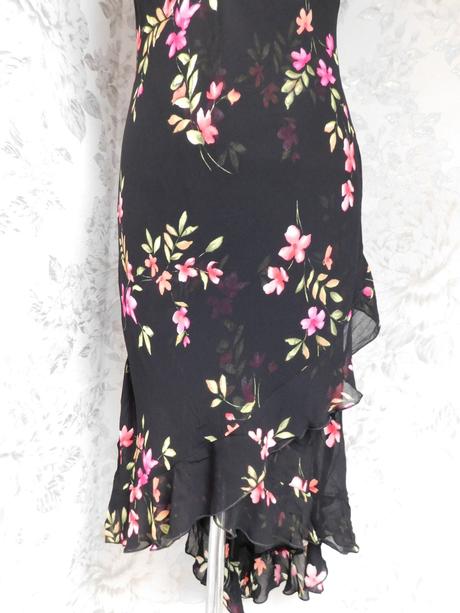 Velmi pekne šaty, 40