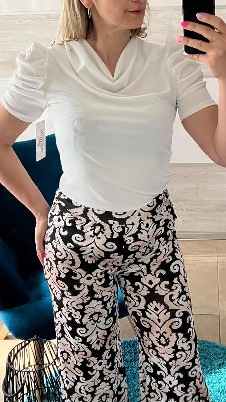 Rebrované tričko so zlatými gombíkmi,