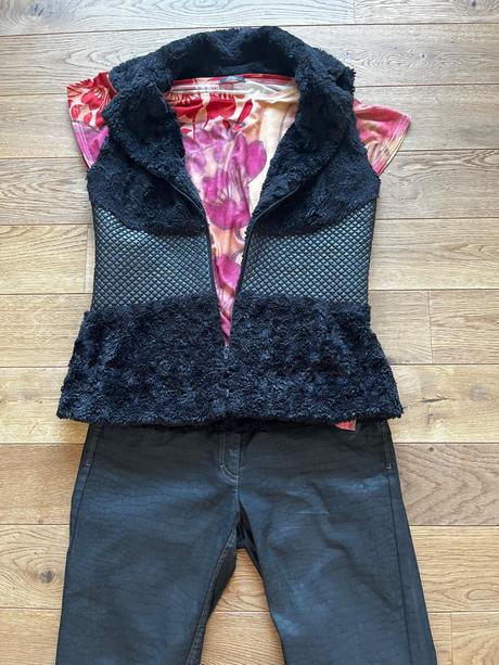 Týlová čierna vesta (kožušina + koženkový detail), m