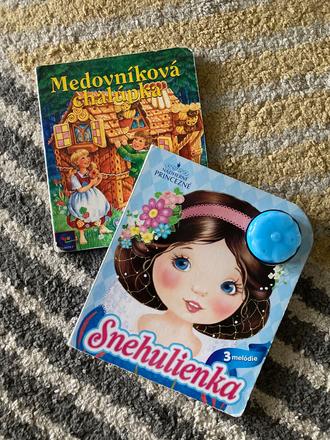 Snehulienka a medovníková chalúpka leporelá, 