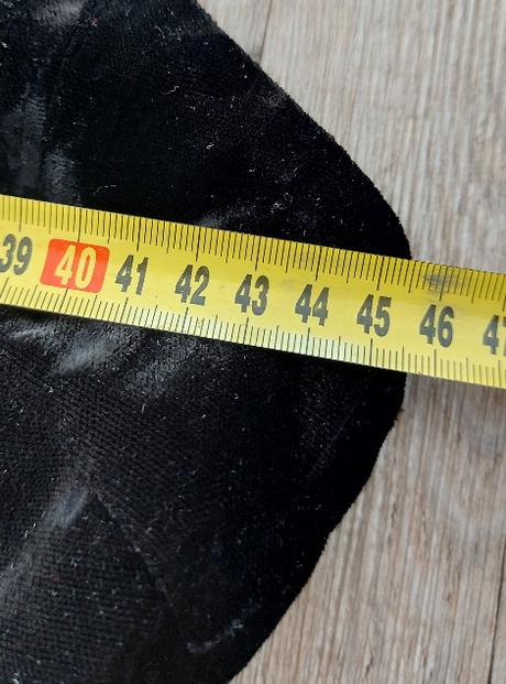 Čierne zamatové šaty na ramienka, xl