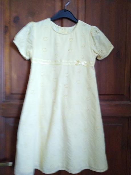 Letné šaty s kvetinovou výšivkou, mini mode,128