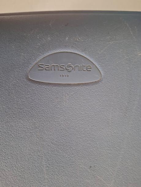 Veľký kufor, samsonite