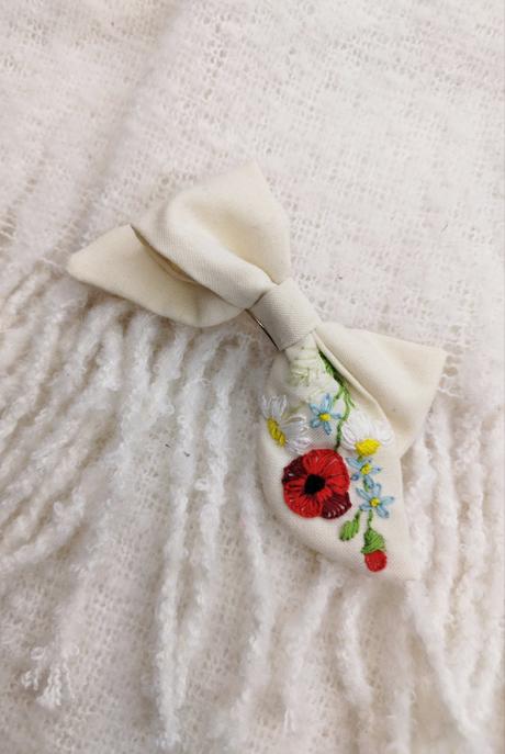 Masličky na sponke s výšivkou, 