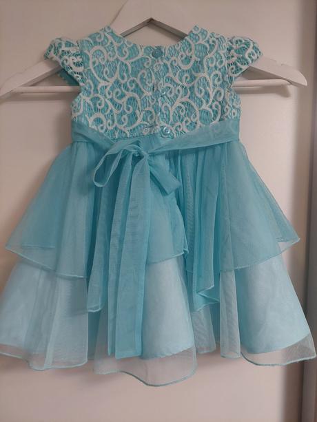 Modré točive šaty, 92