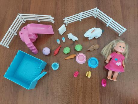 Bábika so zajačikmi, 