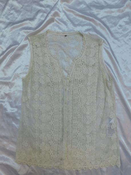 Velmi pekna kvalitna čipkovana bluzka, 42