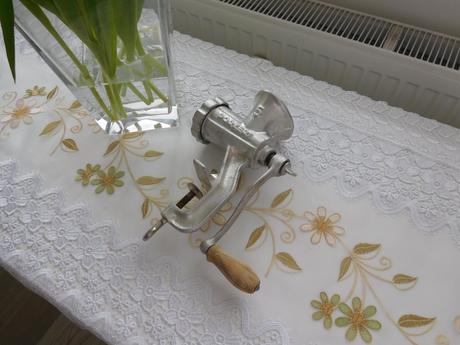 Mlynček na maso-made in čechoslovákia---5 porkert, 