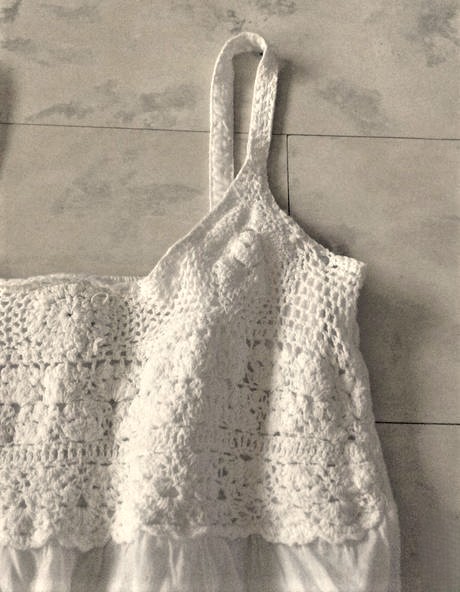 Tričko s háčkovaným motívom, s