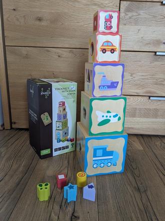 Drevená veža s vkladačkami jouéco,