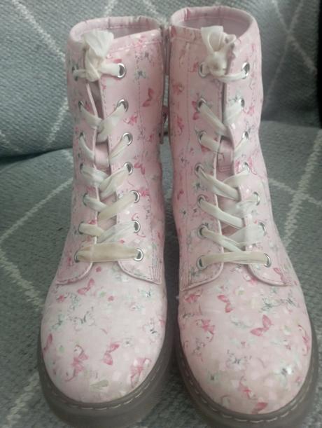 Motýlikove topánky, 33