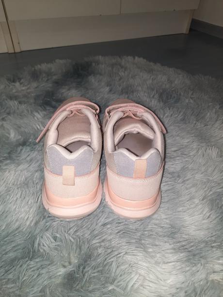 Pekné tenisky reserved, vn.dl.22.5cm, reserved,35