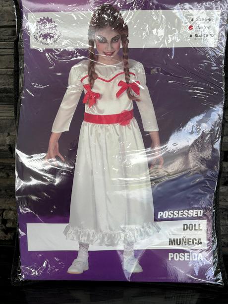 Halloween bábika anabel, 