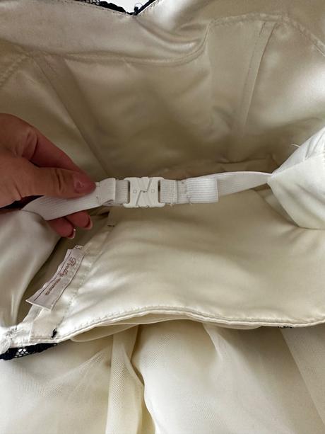 Spoločenské šaty, 34