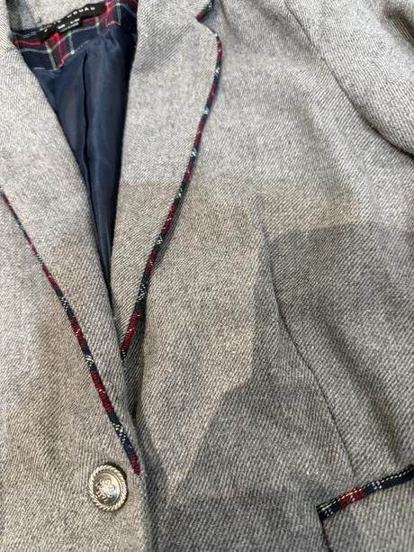 Sako gate woman, gate,s