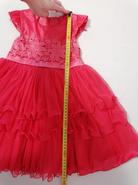 Slavnostne saty s bohatou suknou, 98