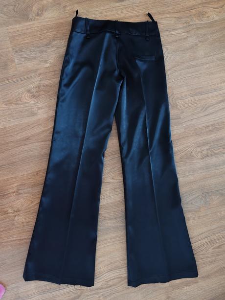 Saténové nohavice, 36