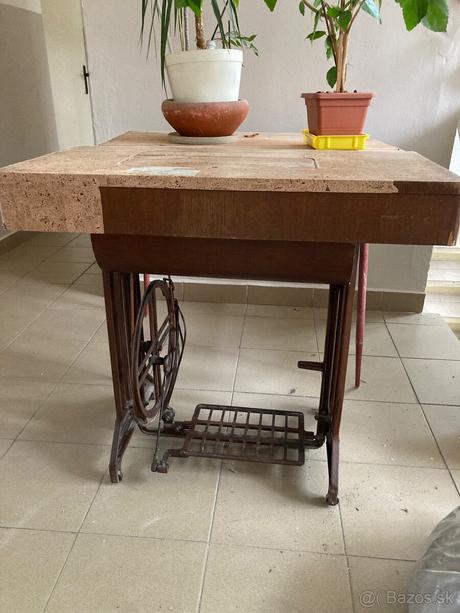 Šijací stroj lada,