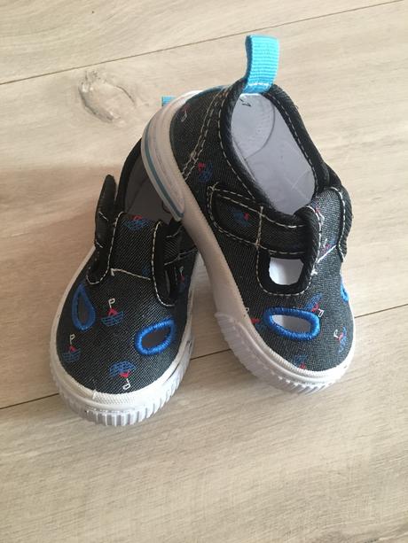 Papučky/sandálky, 19