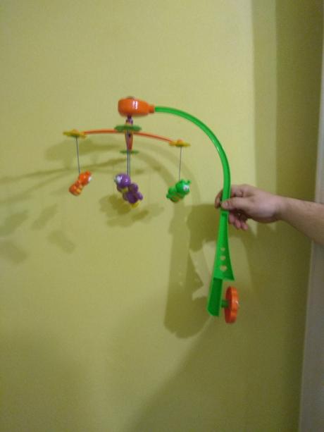 Kolotoč s macíkmi nad postieľku, 