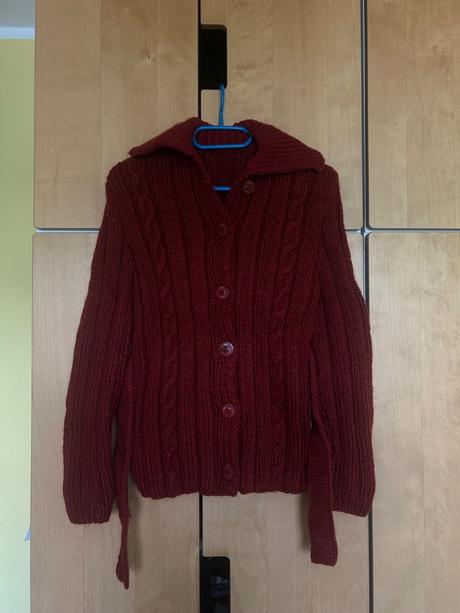 Škoricový ručne robený sveter, 146