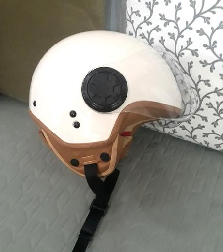 Predám dámsku motocyklovú prilbu "m", 