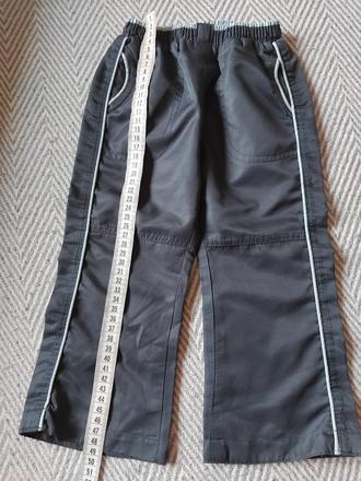 Nohavice pre chlapca, 104