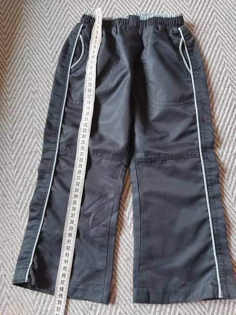 Nohavice pre chlapca, 104