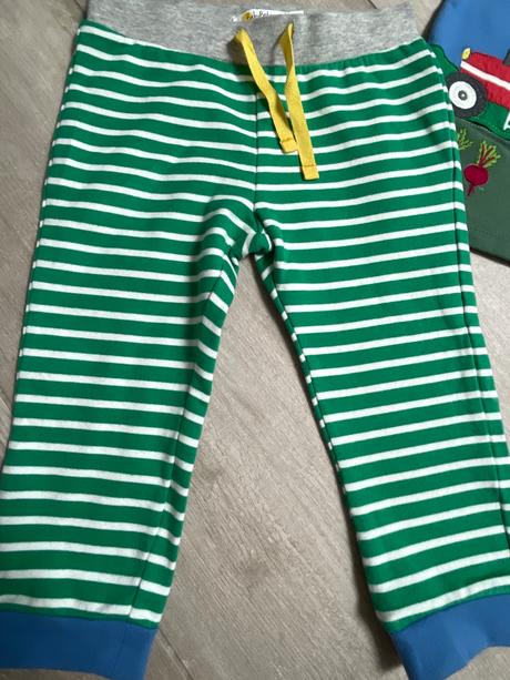 Nádherná súprava tepláčikov a tenkej mikinky, mini boden,98 / 104