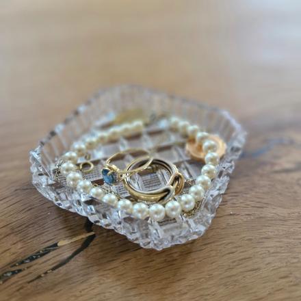 Retro tanierik z brúseného skla, 