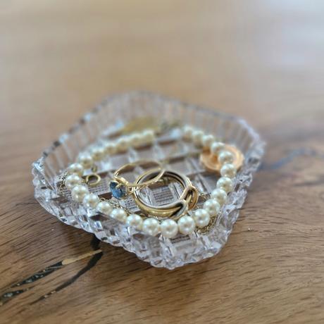 Retro tanierik z brúseného skla, 